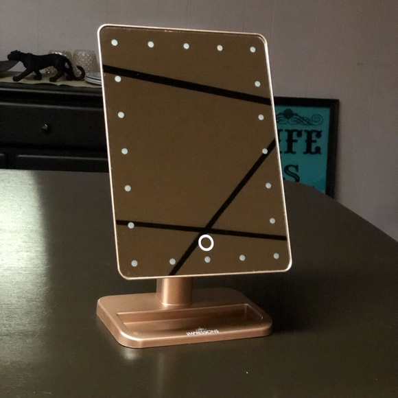 Vanity makeup mirror